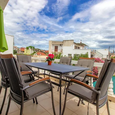 Alaga A *